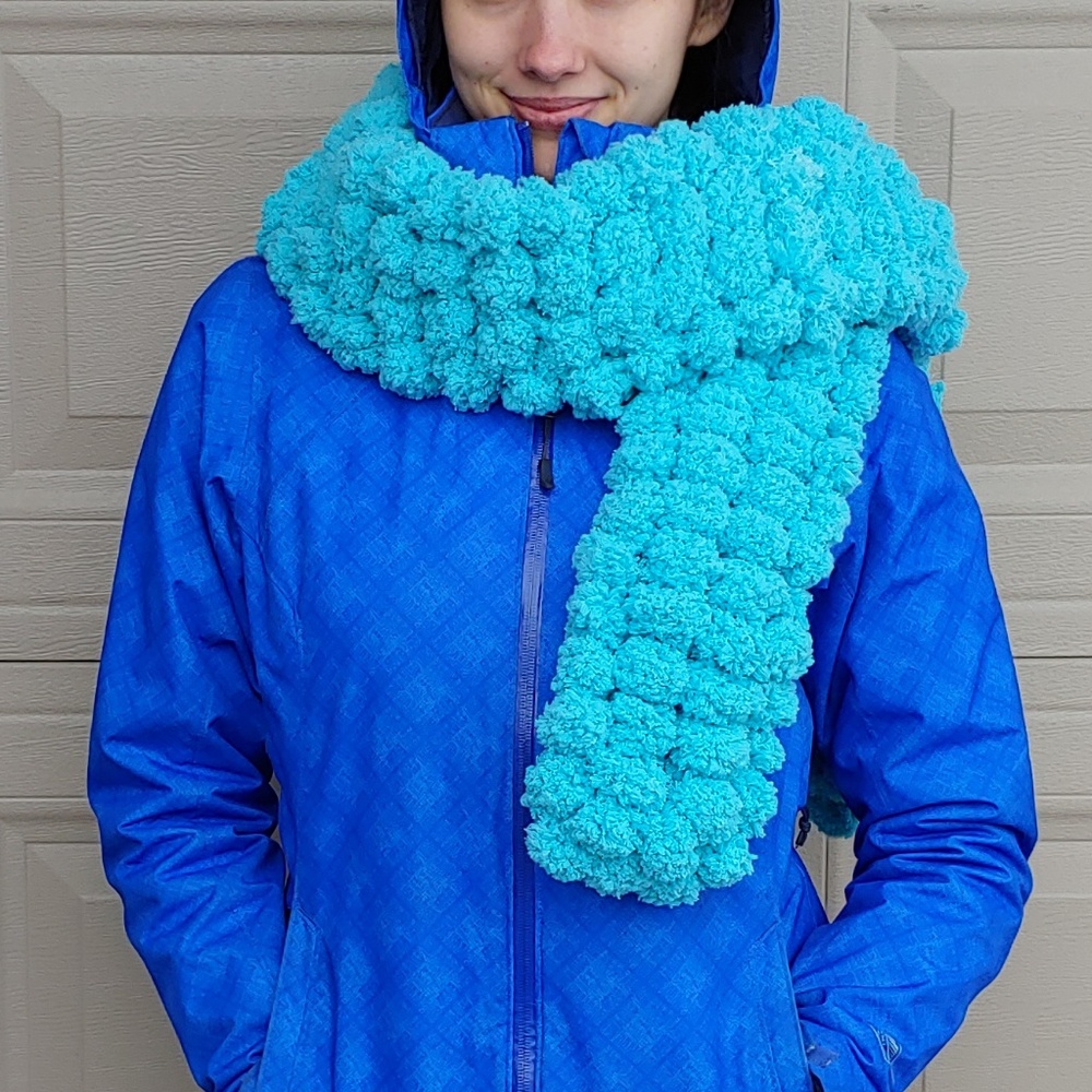 RED HEART WOMEN'S SCARF